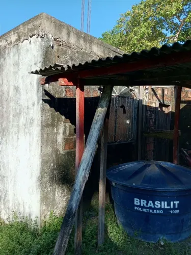 Casa localizada no Bairro lago azul, Quintal Grande, dois quartos em reforma,
