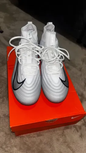 Chuteira NIKE PLANTOM campo