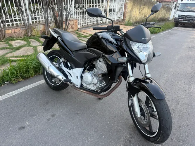 CB 300R 2014 Vela Fina Quase R$ 3 Mil Abaixo da FIPE