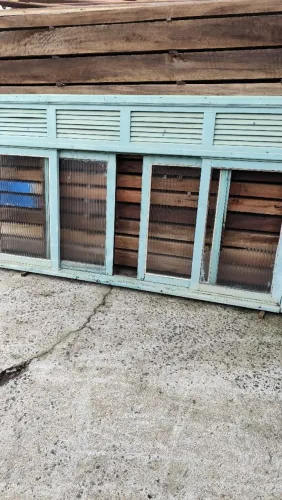 Lote de janelas em madeira demolição com vidro e marco 1.27 altura x 2.20 de largura