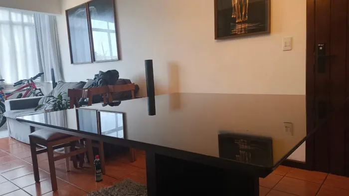 Mesa de Jantar Quadrada 1,40 x 1,40 com Tampo de Vidro