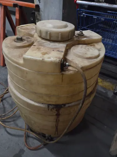 TANQUE VERTICAL 250 LITROS PARA COMBUSTÍVEIS 