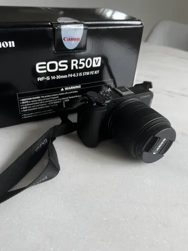 Canon R50 V + lente
