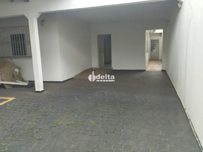 Casa comercial com 4 quartos sendo 3 suítes disponível para locação e venda no bairro Bras