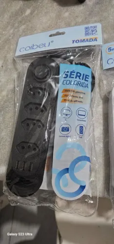 Extensão, 4 Tomadas, 3 Interfaces USB, Cabo de Alimentação de 2 Metros, Suporte a Tensão d