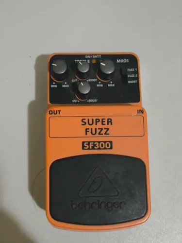Pedal Behringer Super Fuzz SF300