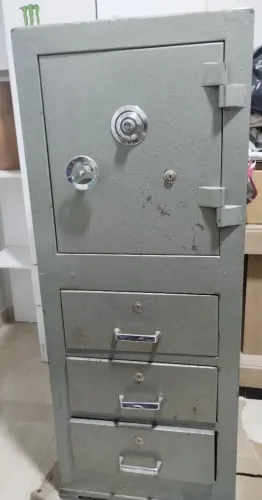 Vende se cofre arquivo com 3 gavetas