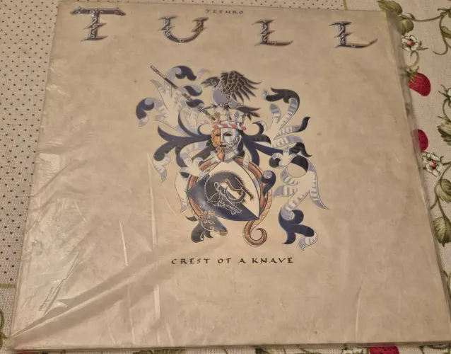 Tethro Tull Crest of a Knave