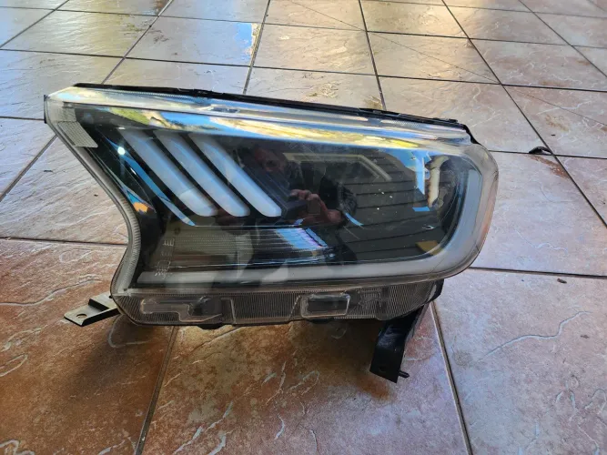 PAR DE FAROL FORD RANGER ESTILO MUSTANG