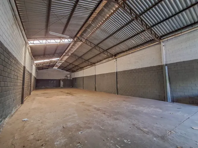 Galpão com 320m² para Locação no Setor Jardim Planalto - Goiânia, GO