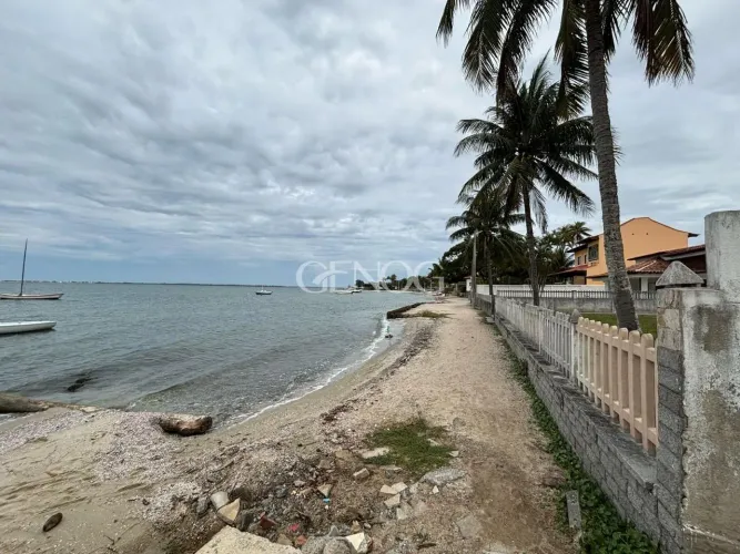 Casa com 4 Quartos e Anexo em Terreno de 600m² em Araruama