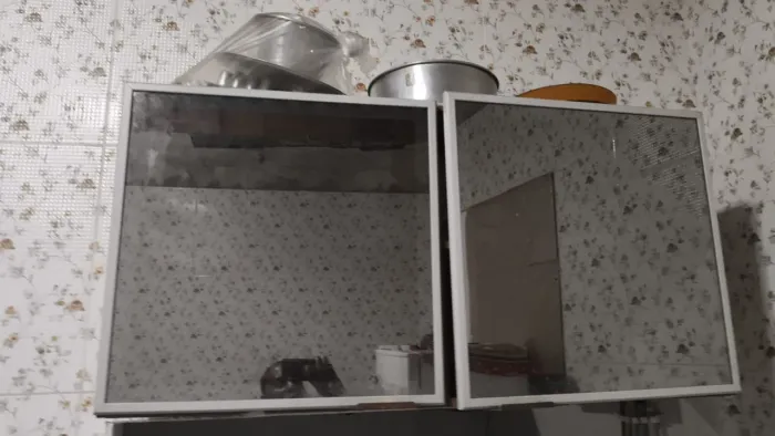 Vendendo esse armário de cozinha espelhado