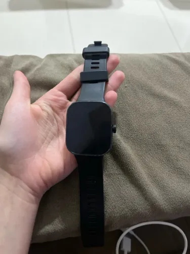 Vendo relógio Redmi Watch 4, excelente condição e apenas 10 meses de uso.
