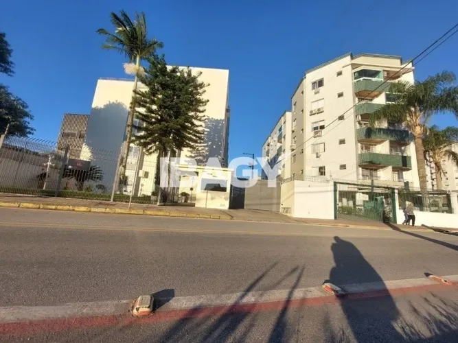 Excelente Apartamento 2 dormitório(s) em Abraão - Florianópolis