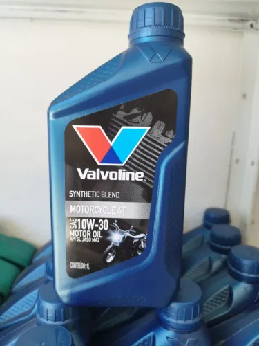 Óleo para moto 10w30 da marca valvoline eline
