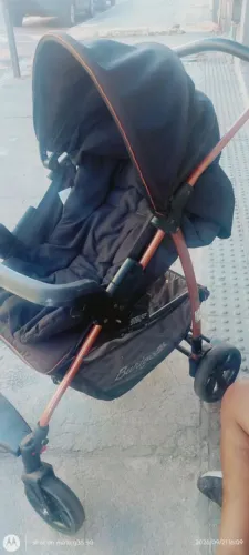Vendo esse carrinho de bebê 180 reais *.