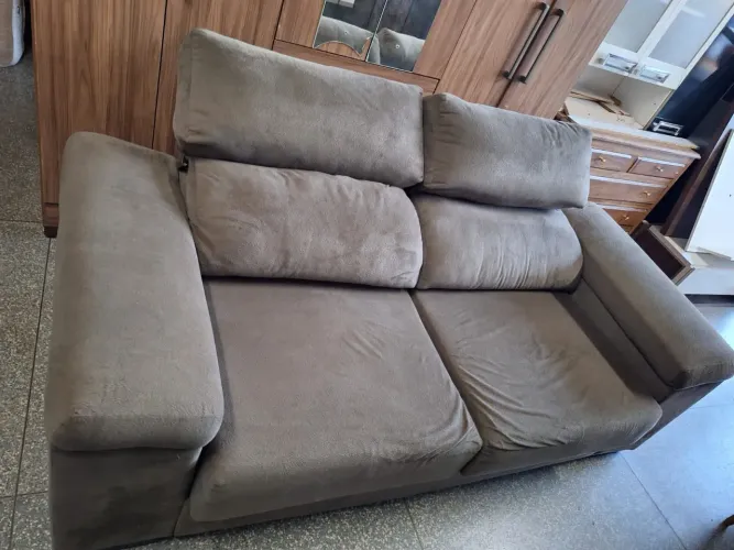 Sofá de 2 lugares retrátil e reclinável bem novinho