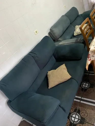 2 Sofas de 2 lugares ( 1 retrátil )
