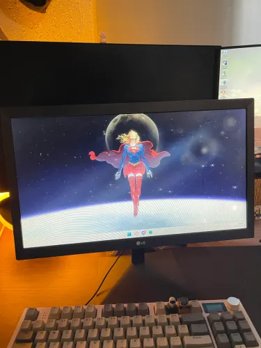 Monitor LG 19.5" - Perfeito estado + Cabos