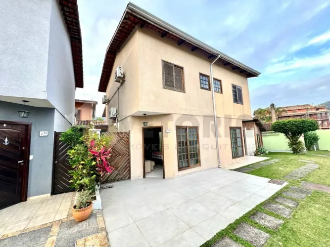 Sobrado com 2 dormitórios à venda, 64 m² por R$ 540.000,00 - Martim de Sá - Caraguatatuba/