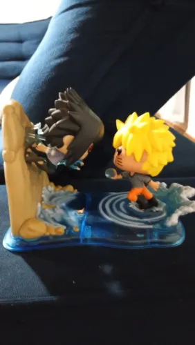 Boneco do Naruto e do Sasuke