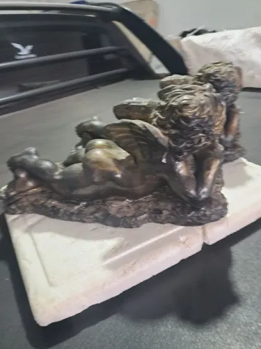 Duas estatuas de anjo