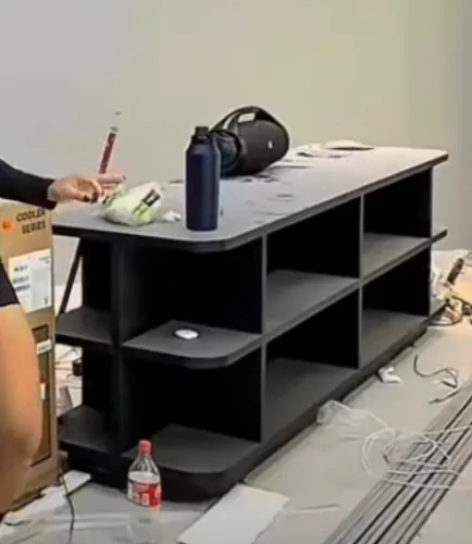 BALCÃO EXPOSITOR EM MDF