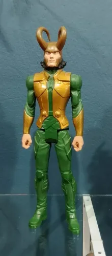 Boneco Marvel Loki Titan Hero