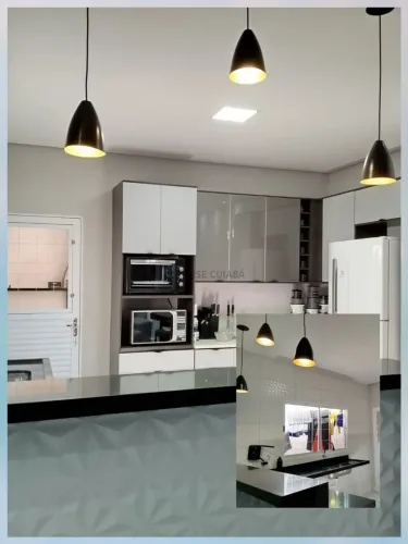*Casa toda decorada de gesso e com lustres . Sanca na sala e com Crôica e fita