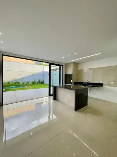 Sobrado à Venda no Condomínio Belvedere 2 | 3 suites / 2 vagas / 231m² / MT - Cuiabá.