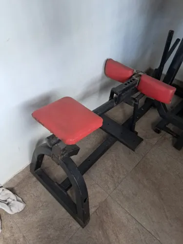 Máquina de panturrilha sentada
