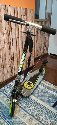 Patinete Dobrável de duas Rodas.