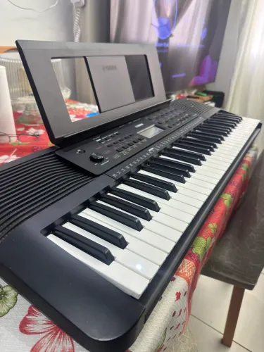 Teclado Yamaha PSR-E273