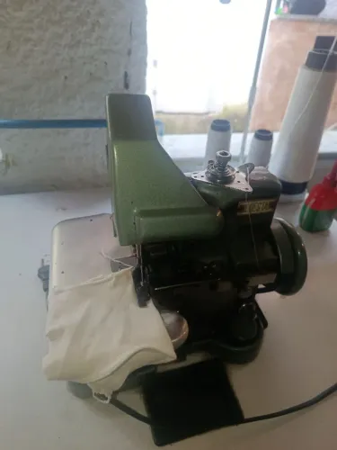 Máquina overlock