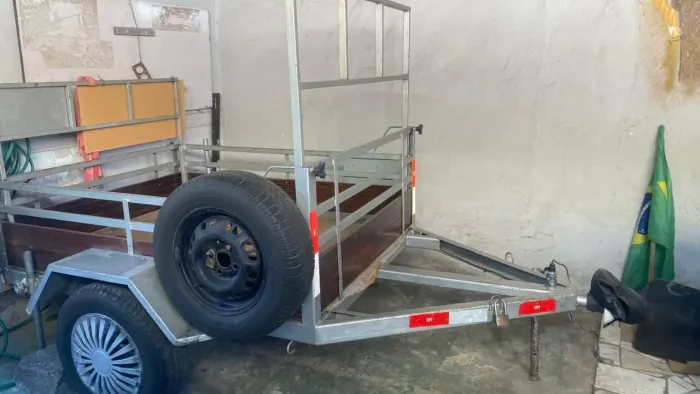 Carretinha 1 eixo já com  estepe incluso