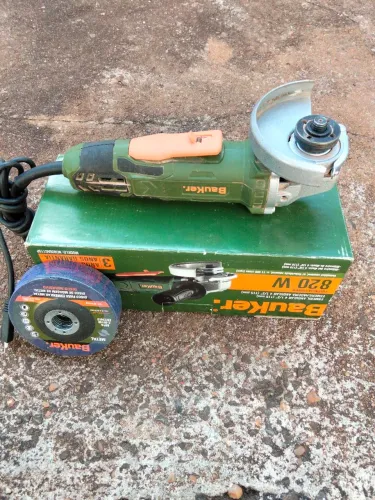 vendo uma lixadeira Bauker 820w com 5 disco pra produto semi novo com nota da loja