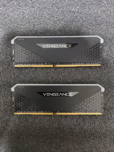 Memória RAM Corsair Vengeance RGB RS 32GB (2x16GB) DDR4 3200MHz CL16