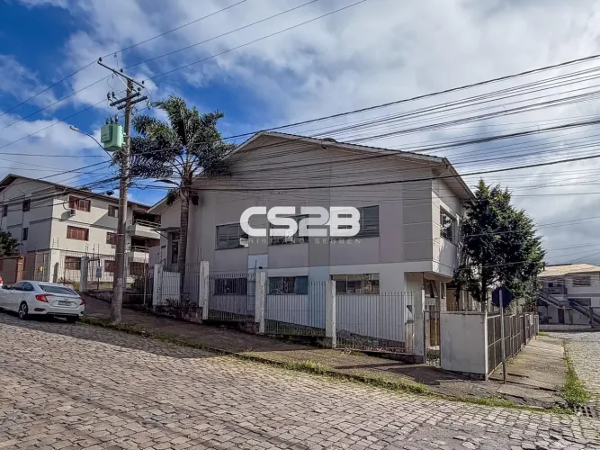 Pavilhão de esquina próximo ao aeroporto de Caxias do Sul