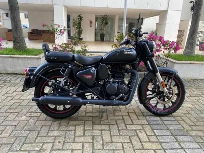 Royal Enfield Classic Dark - Stealth Black 350cc