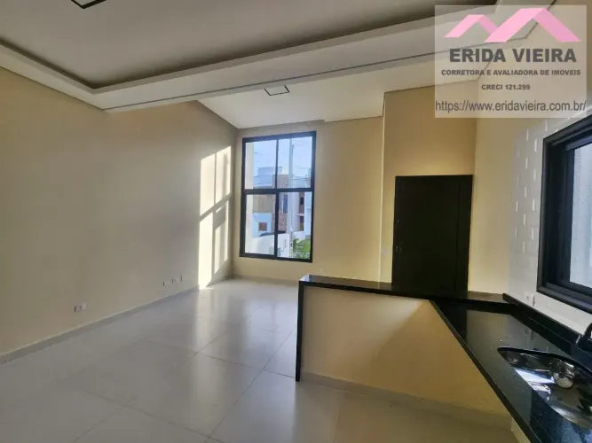 Casa para venda no condomínio Residencial Vila Romana em Pindamonhangaba-SP.