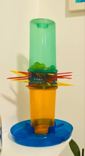 Jogo Cai Não Cai. Brinquedo da Estrela