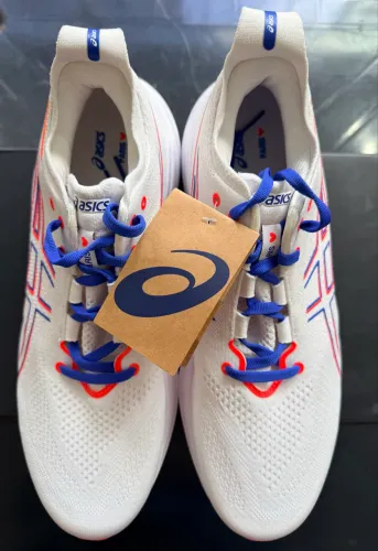 Tênis Asics Nimbus 26 Edição Especial Maratona de Paris  Tamanho 43/BR Novo Original