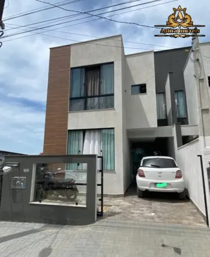 Sobrado com 03 quartos em Penha - SC