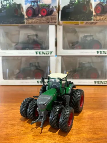 Miniatura trator Fendt 1042 duals 1/64