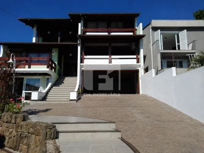 Casa de 5 dormitórios à venda no Abraão