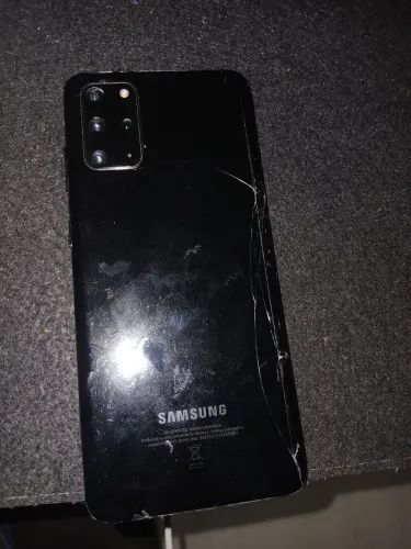 Celular S20 plus quebrado