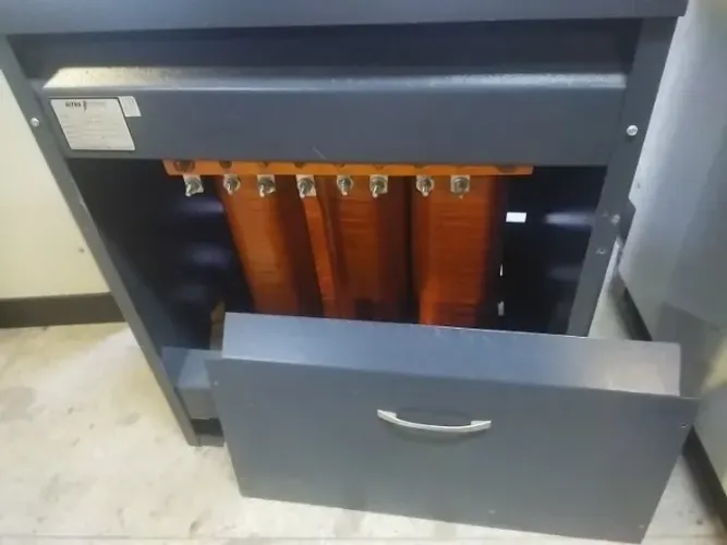 TRANSFORMADOR TRIFASICO 40 KVA - ISOLADOR 380V/220V/127V C/ NEUTO