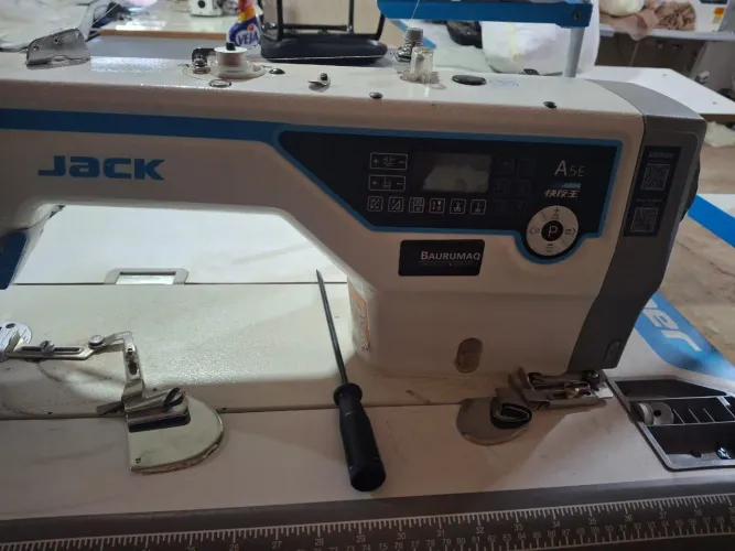 Maquina de costura reta industrial jack