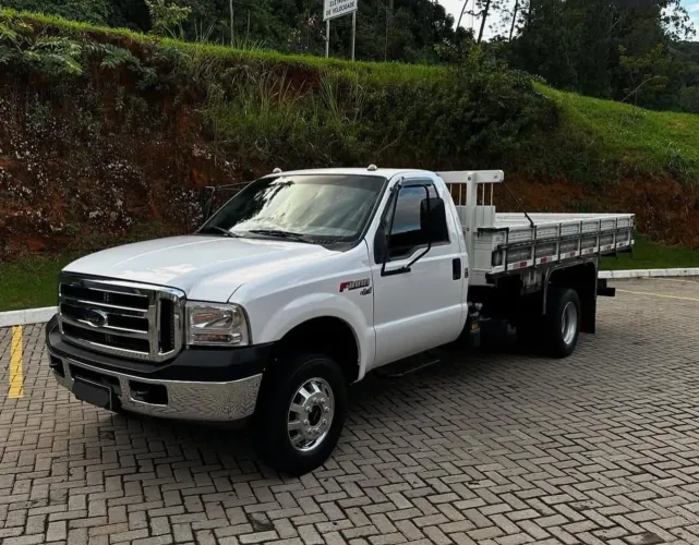 F 4000 4X4 CARROCERIA ANO 2015.