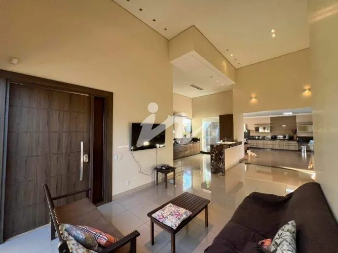 Casa residencial à venda no Bairro Lagoinha, em Uberlândia, com 5 suítes e piscina